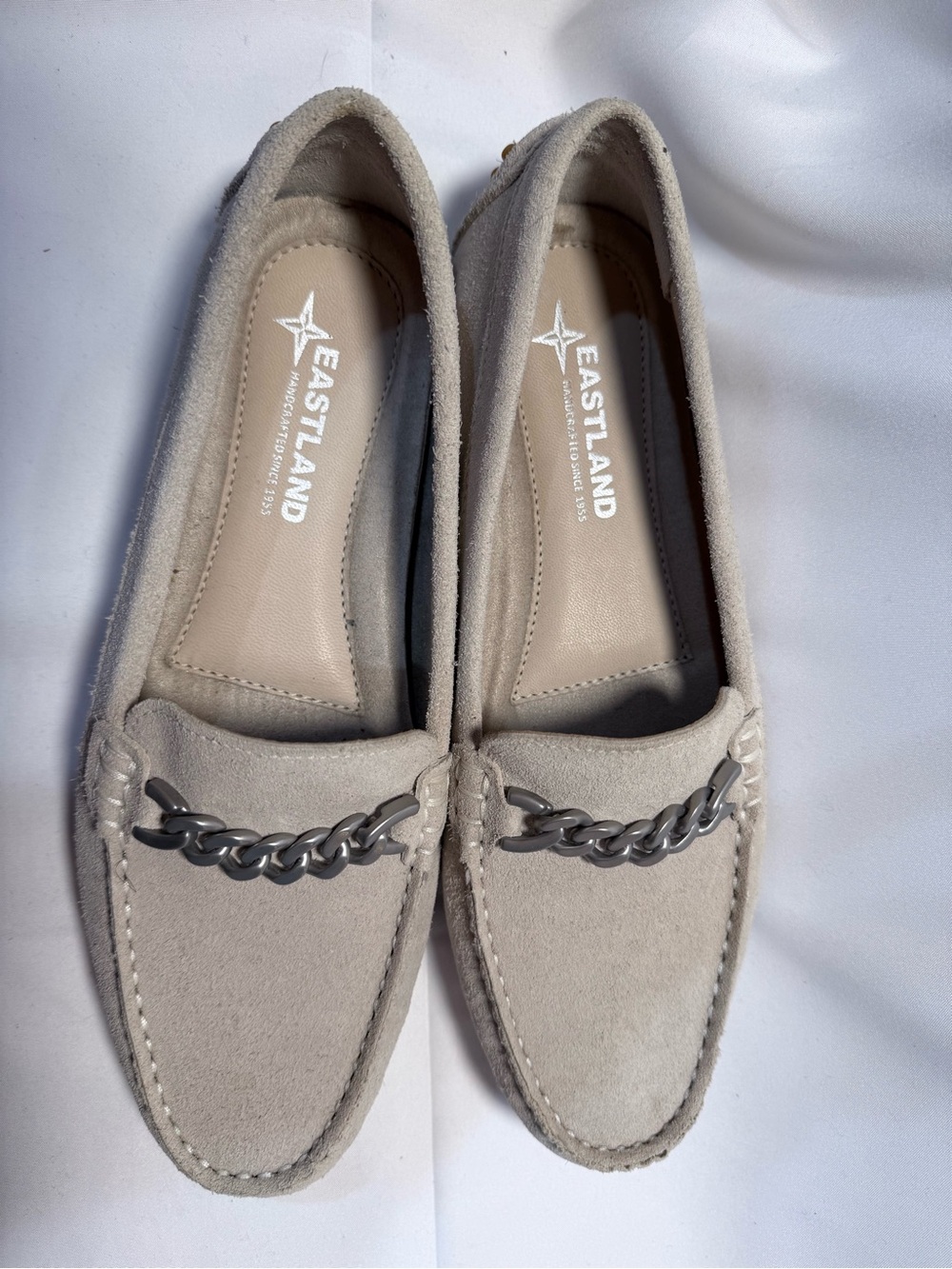 Eastland Neutral Taupe Suede Chain-Trim Loafers sz 8.5 EUC